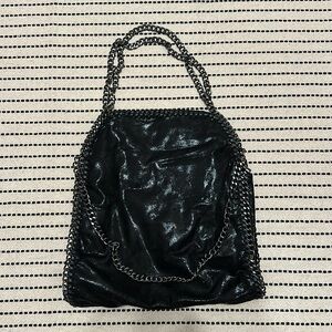 NWOT Vegan Shiny Leather and Gun Metal Chain Hand Bag